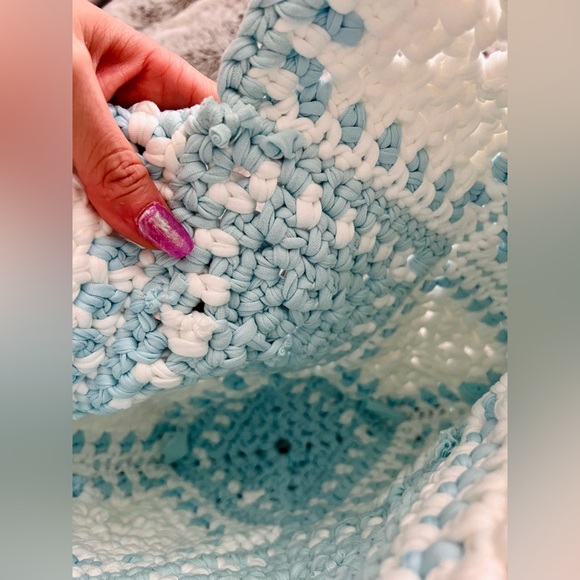 Handmade crochet patterned handbag - Picture 6 of 6